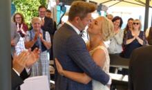 Berhochzeit: Brautpaar bei der freien Trauung mit Trauredner Markus Schäfler